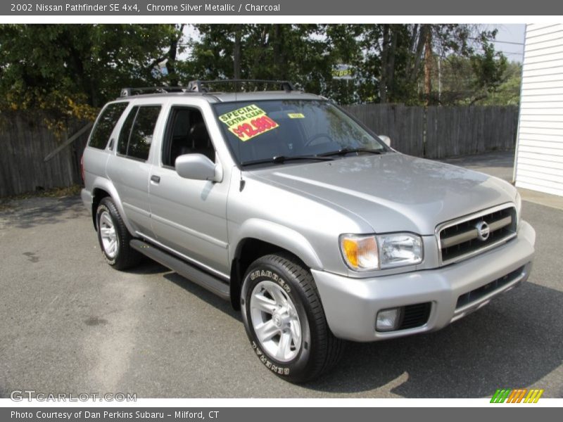 Chrome Silver Metallic / Charcoal 2002 Nissan Pathfinder SE 4x4