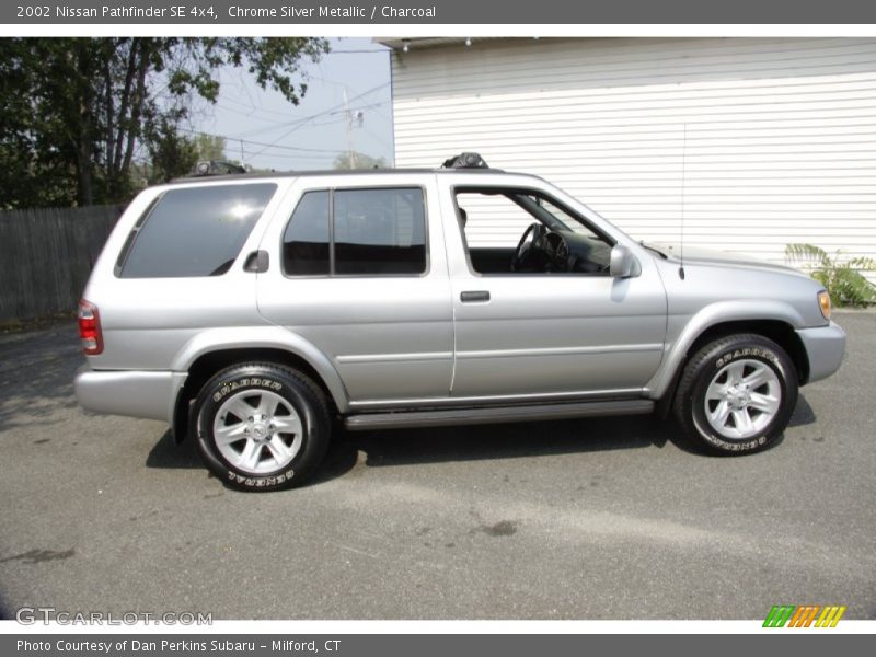 Chrome Silver Metallic / Charcoal 2002 Nissan Pathfinder SE 4x4
