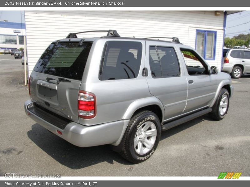 Chrome Silver Metallic / Charcoal 2002 Nissan Pathfinder SE 4x4
