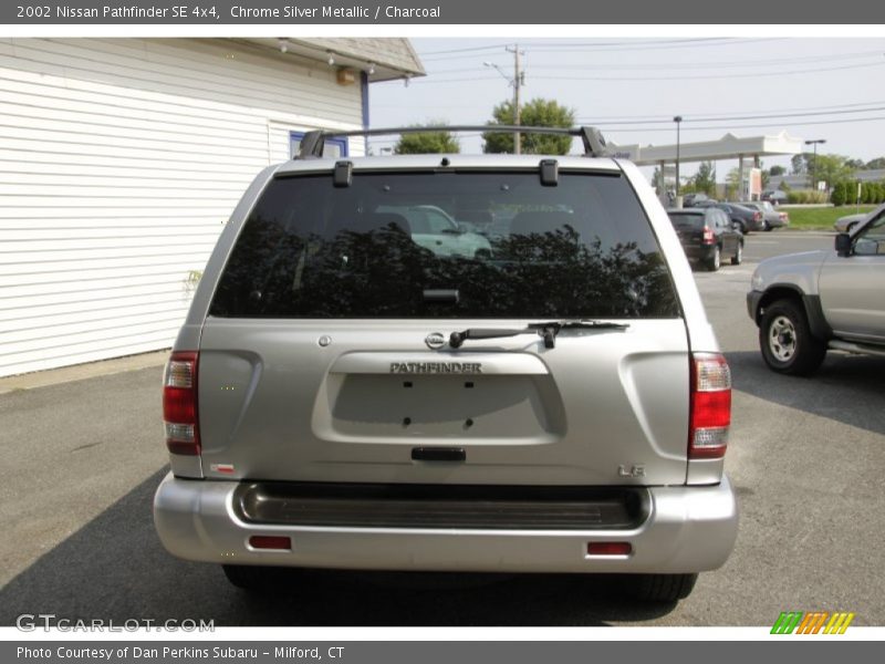 Chrome Silver Metallic / Charcoal 2002 Nissan Pathfinder SE 4x4
