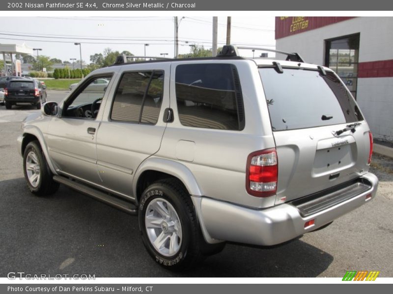 Chrome Silver Metallic / Charcoal 2002 Nissan Pathfinder SE 4x4
