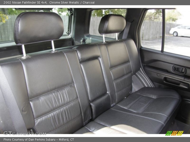 Chrome Silver Metallic / Charcoal 2002 Nissan Pathfinder SE 4x4