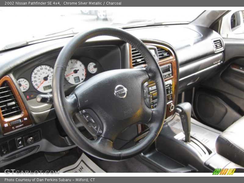 Chrome Silver Metallic / Charcoal 2002 Nissan Pathfinder SE 4x4