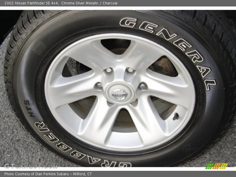 Chrome Silver Metallic / Charcoal 2002 Nissan Pathfinder SE 4x4