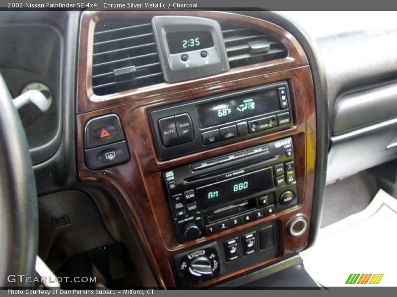 Chrome Silver Metallic / Charcoal 2002 Nissan Pathfinder SE 4x4
