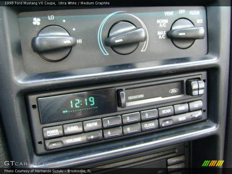 Ultra White / Medium Graphite 1998 Ford Mustang V6 Coupe