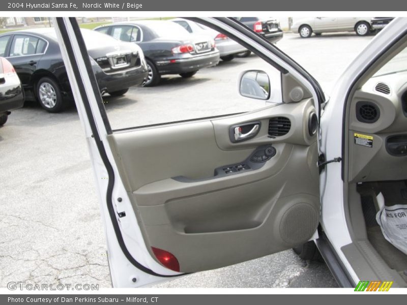 Nordic White / Beige 2004 Hyundai Santa Fe