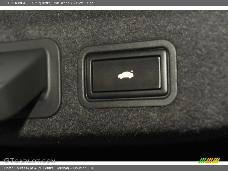 Controls of 2012 A8 L 4.2 quattro