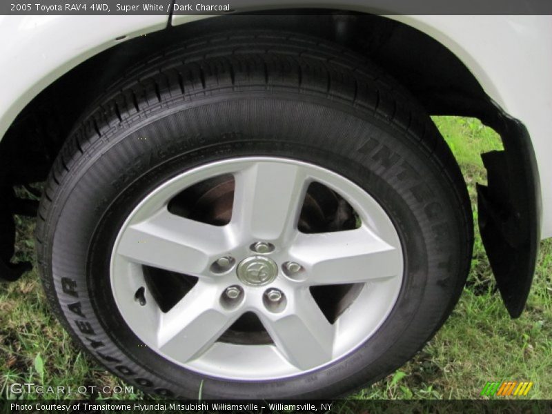 Super White / Dark Charcoal 2005 Toyota RAV4 4WD