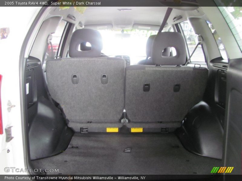 Super White / Dark Charcoal 2005 Toyota RAV4 4WD