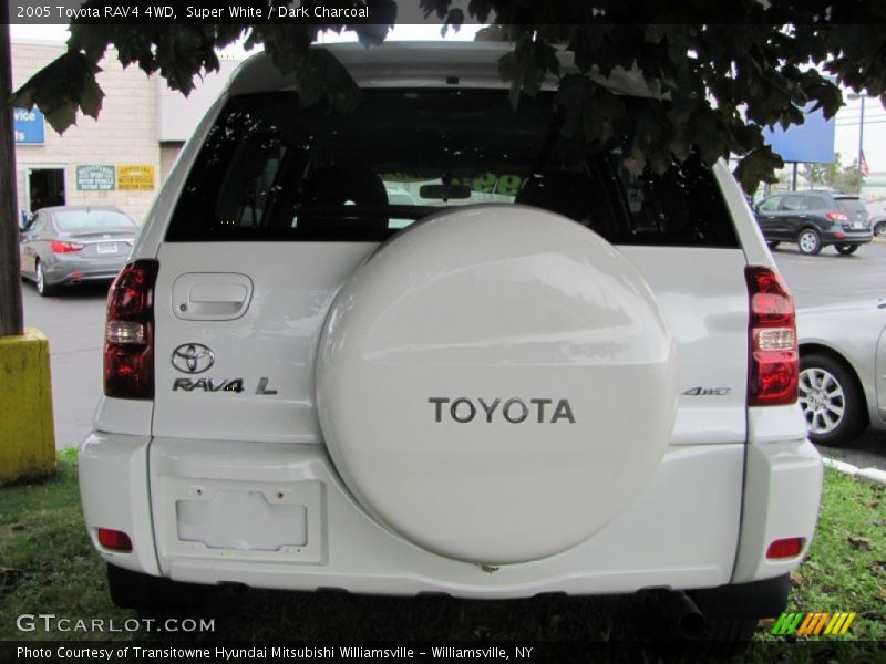 Super White / Dark Charcoal 2005 Toyota RAV4 4WD