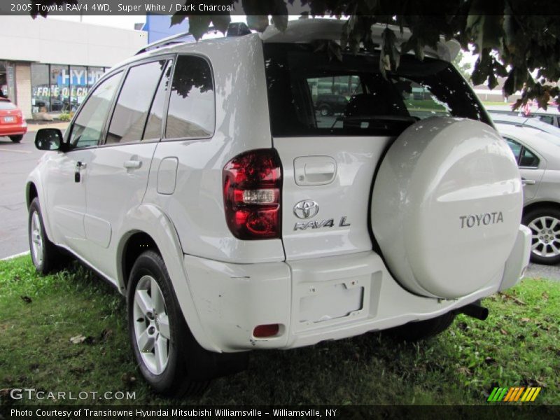Super White / Dark Charcoal 2005 Toyota RAV4 4WD