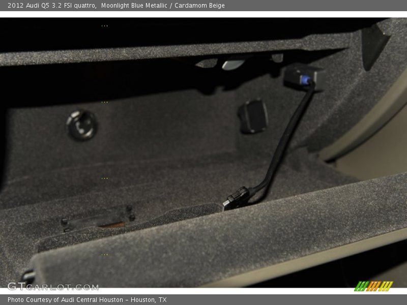 Moonlight Blue Metallic / Cardamom Beige 2012 Audi Q5 3.2 FSI quattro