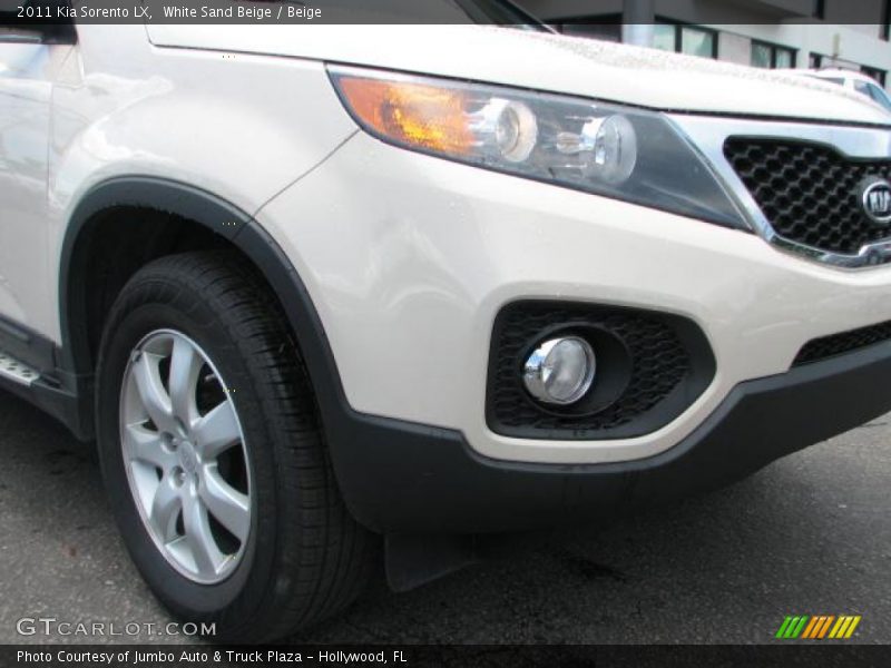 White Sand Beige / Beige 2011 Kia Sorento LX