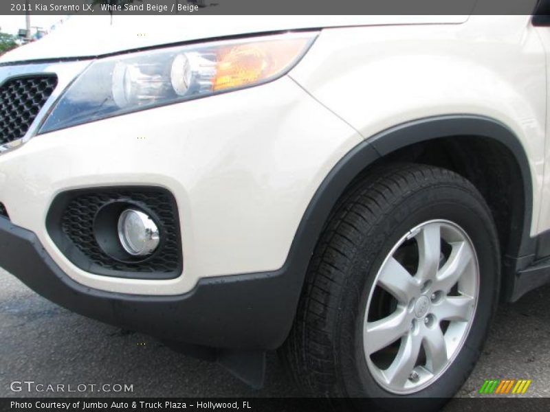 White Sand Beige / Beige 2011 Kia Sorento LX