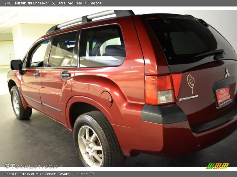 Ultra Red Pearl / Charcoal 2005 Mitsubishi Endeavor LS