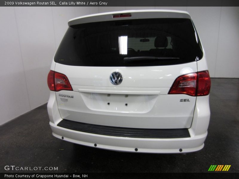 Calla Lilly White / Aero Grey 2009 Volkswagen Routan SEL