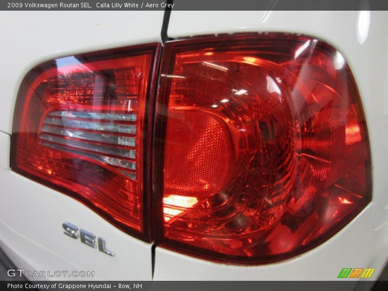 Calla Lilly White / Aero Grey 2009 Volkswagen Routan SEL