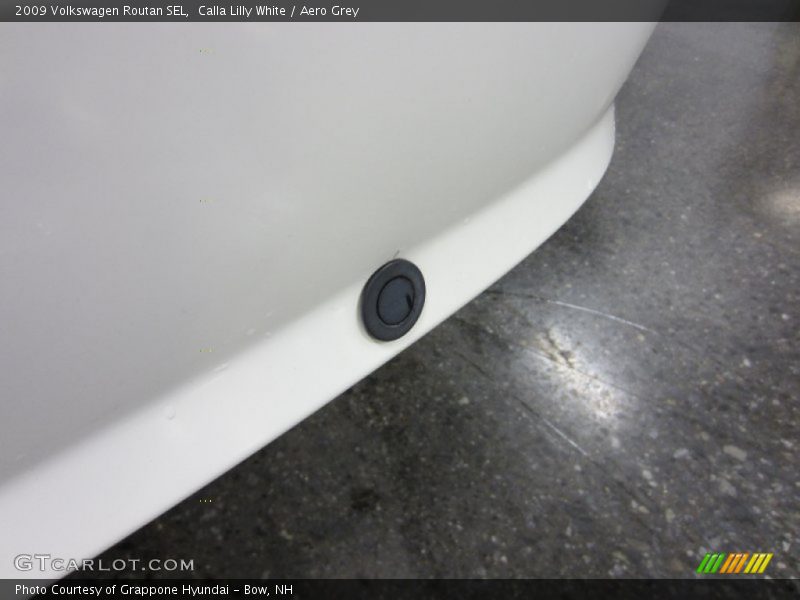 Calla Lilly White / Aero Grey 2009 Volkswagen Routan SEL