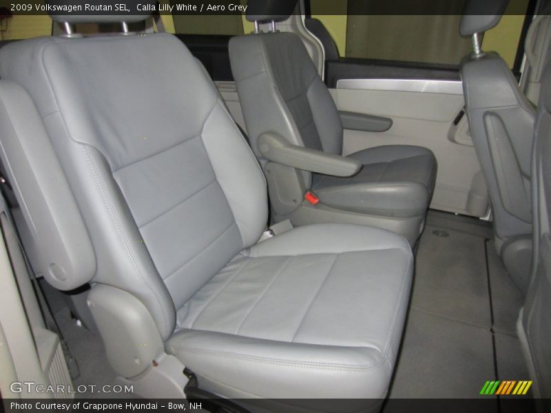Calla Lilly White / Aero Grey 2009 Volkswagen Routan SEL