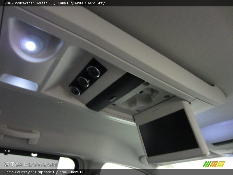 Calla Lilly White / Aero Grey 2009 Volkswagen Routan SEL