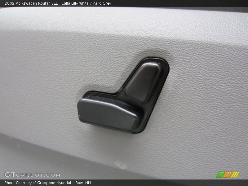 Calla Lilly White / Aero Grey 2009 Volkswagen Routan SEL