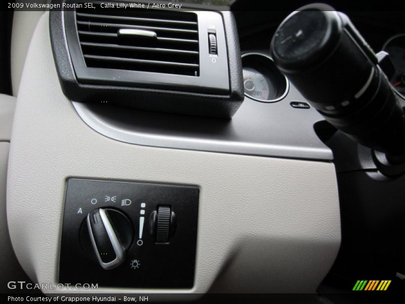 Calla Lilly White / Aero Grey 2009 Volkswagen Routan SEL