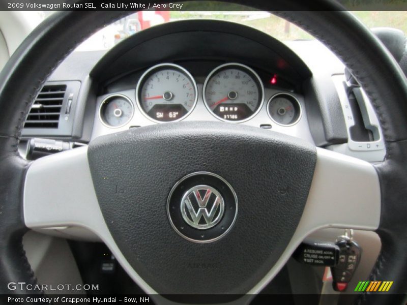 Calla Lilly White / Aero Grey 2009 Volkswagen Routan SEL