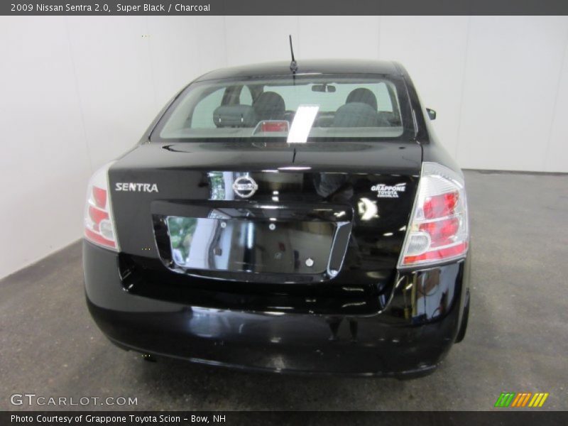 Super Black / Charcoal 2009 Nissan Sentra 2.0