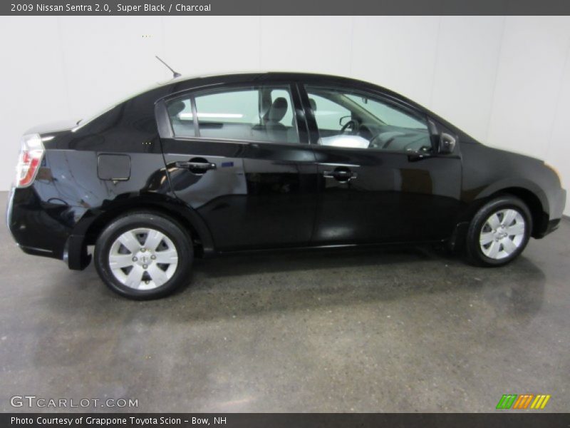 Super Black / Charcoal 2009 Nissan Sentra 2.0