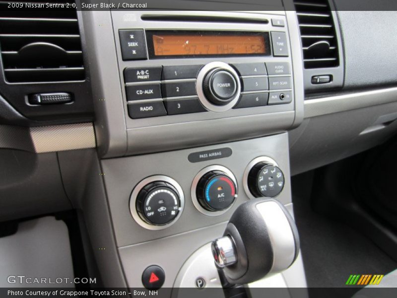 Super Black / Charcoal 2009 Nissan Sentra 2.0