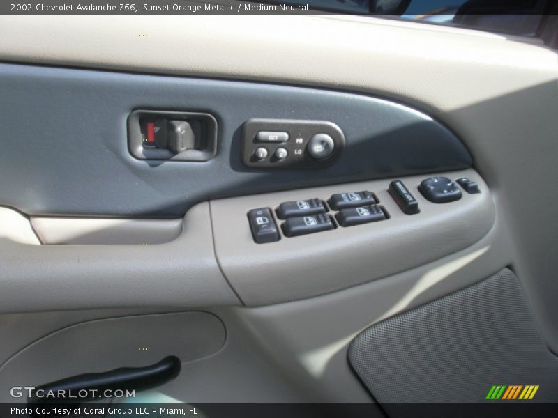 Sunset Orange Metallic / Medium Neutral 2002 Chevrolet Avalanche Z66