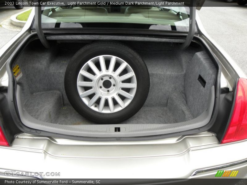  2003 Town Car Executive Trunk