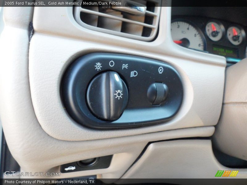 Controls of 2005 Taurus SEL