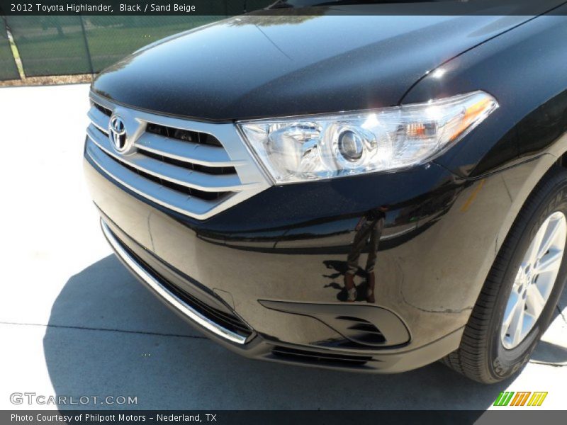 Black / Sand Beige 2012 Toyota Highlander