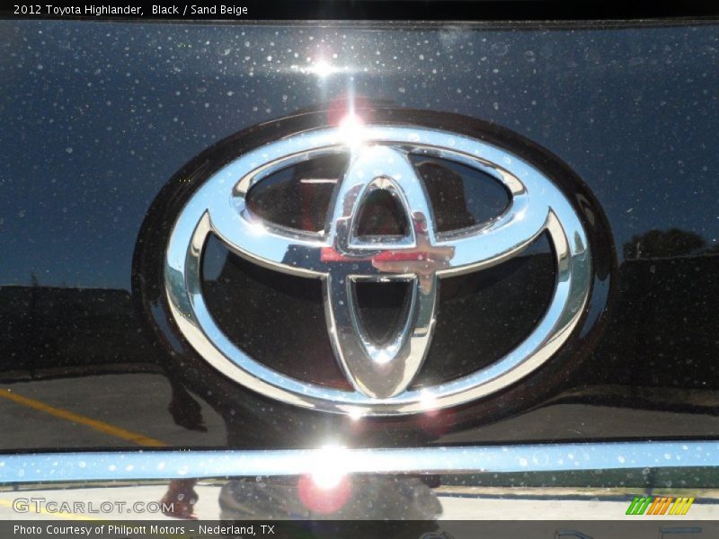 Black / Sand Beige 2012 Toyota Highlander