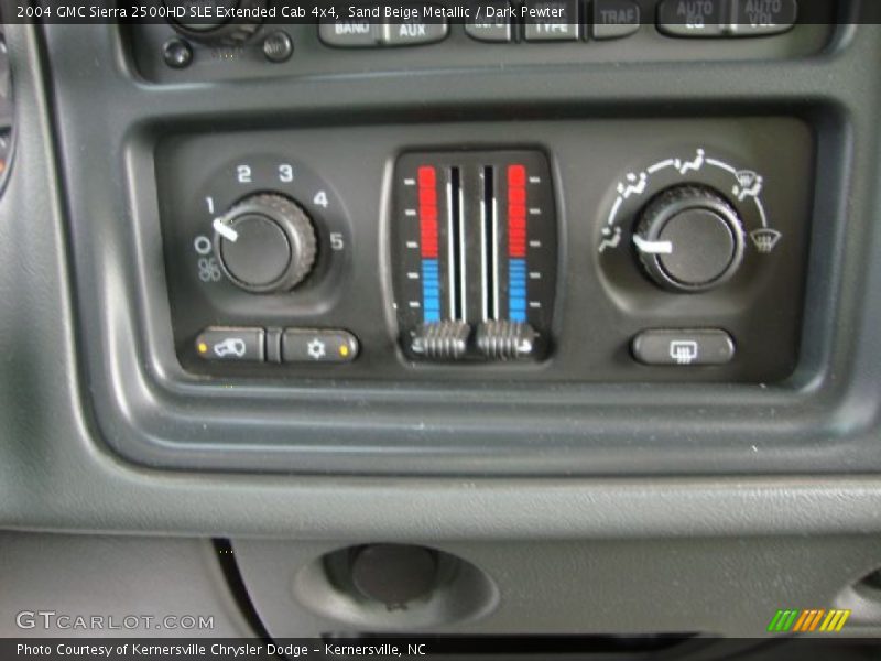Sand Beige Metallic / Dark Pewter 2004 GMC Sierra 2500HD SLE Extended Cab 4x4