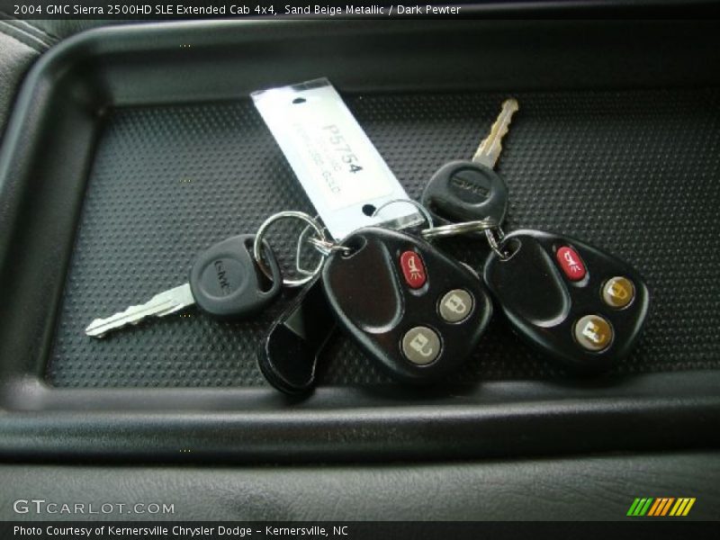 Sand Beige Metallic / Dark Pewter 2004 GMC Sierra 2500HD SLE Extended Cab 4x4
