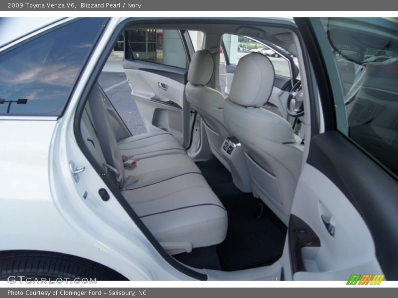 Blizzard Pearl / Ivory 2009 Toyota Venza V6