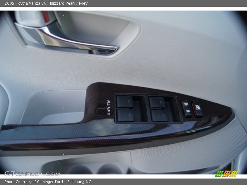 Blizzard Pearl / Ivory 2009 Toyota Venza V6
