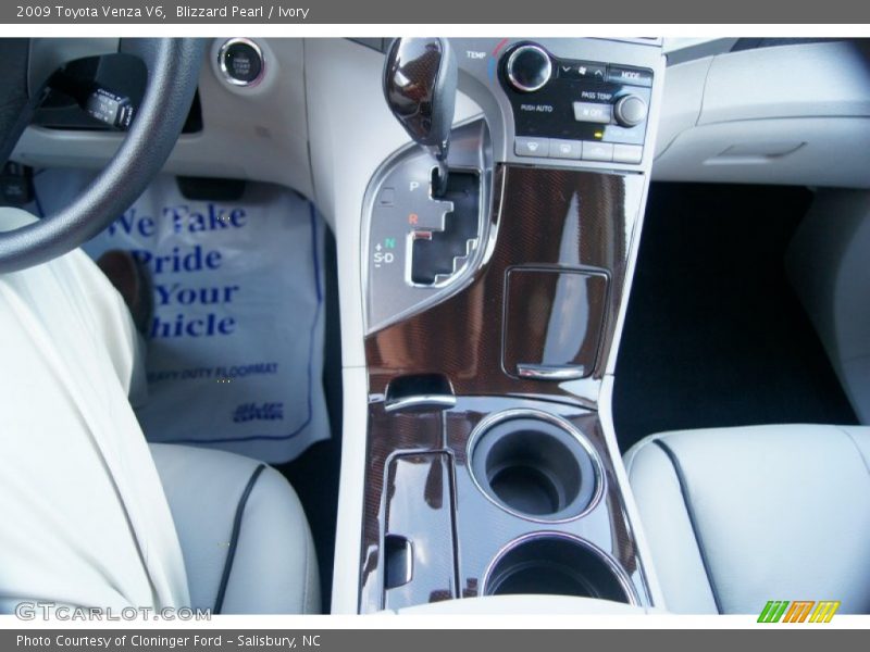 Blizzard Pearl / Ivory 2009 Toyota Venza V6
