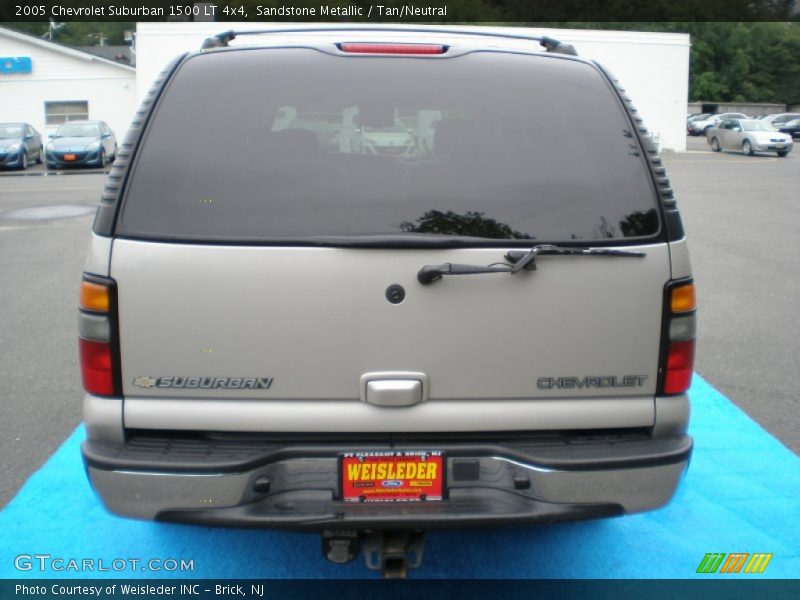 Sandstone Metallic / Tan/Neutral 2005 Chevrolet Suburban 1500 LT 4x4