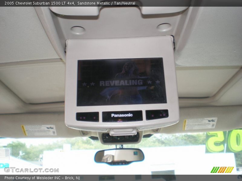 Sandstone Metallic / Tan/Neutral 2005 Chevrolet Suburban 1500 LT 4x4