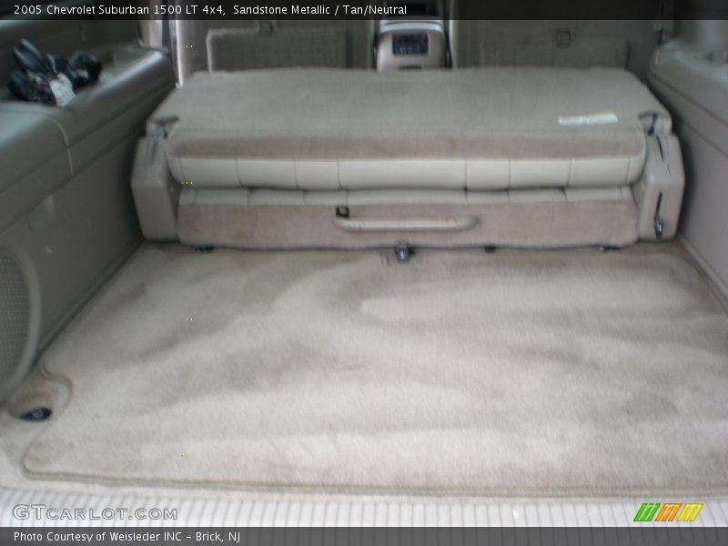 Sandstone Metallic / Tan/Neutral 2005 Chevrolet Suburban 1500 LT 4x4