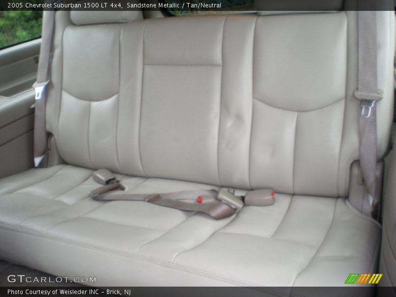 Sandstone Metallic / Tan/Neutral 2005 Chevrolet Suburban 1500 LT 4x4