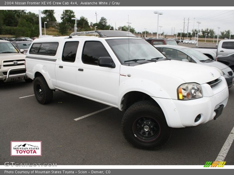 Avalanche White / Gray 2004 Nissan Frontier XE V6 Crew Cab 4x4