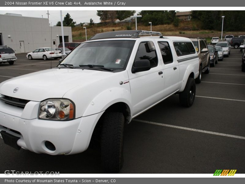 Avalanche White / Gray 2004 Nissan Frontier XE V6 Crew Cab 4x4