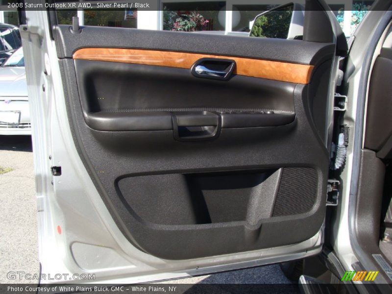 Silver Pearl / Black 2008 Saturn Outlook XR AWD