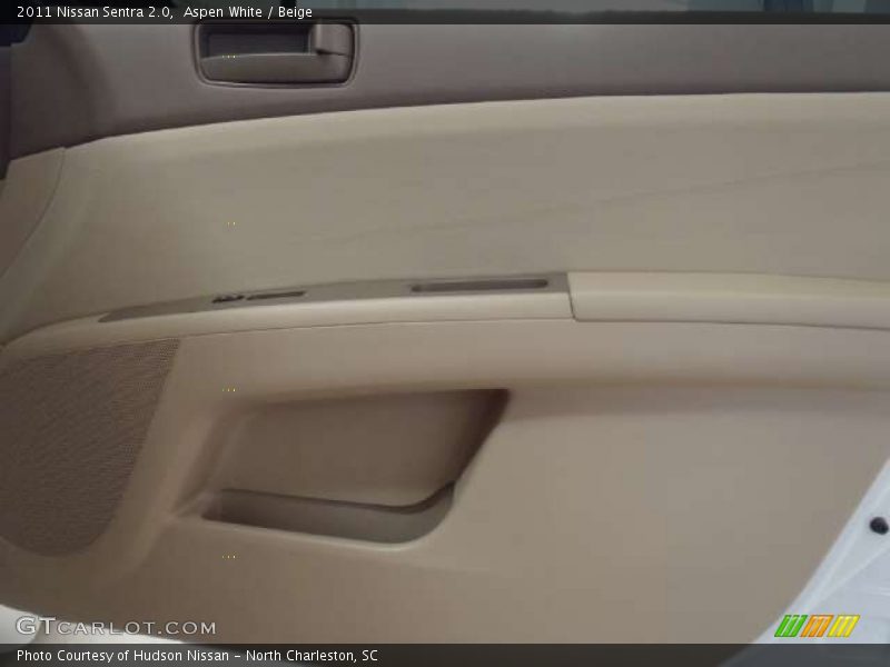 Aspen White / Beige 2011 Nissan Sentra 2.0