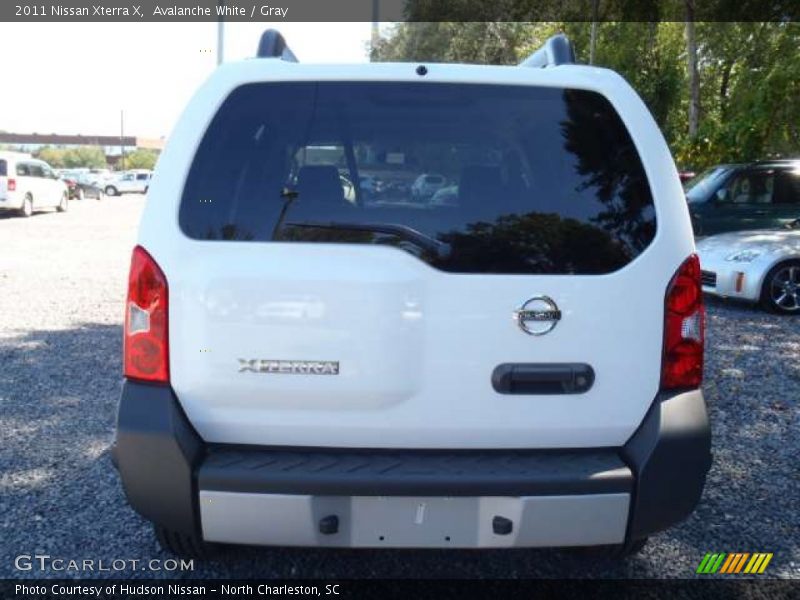 Avalanche White / Gray 2011 Nissan Xterra X